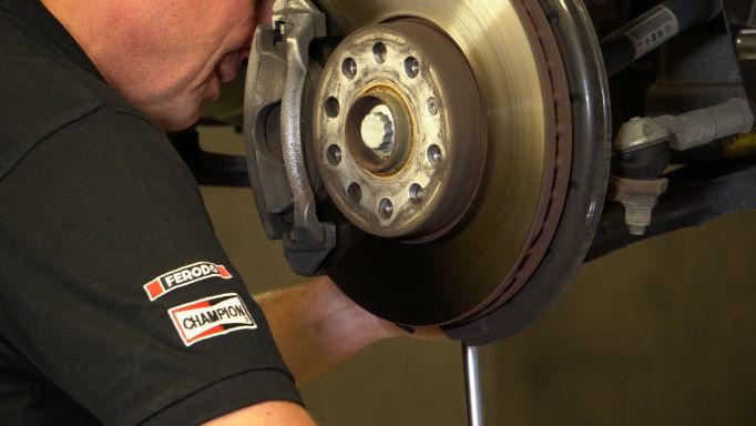 GUR00095_small Braking maintenance